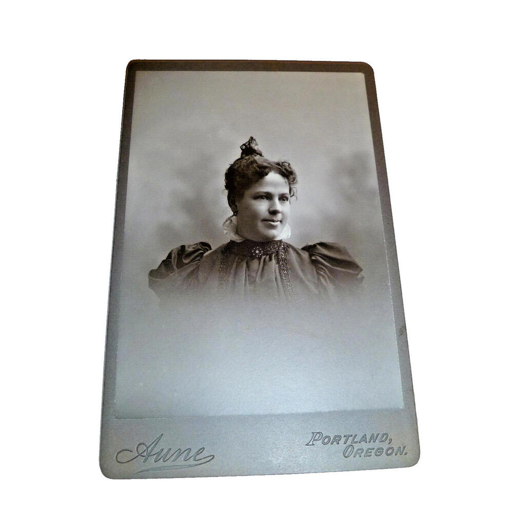 ANTIQUE PHOTOGRAPH Cabinet Photo AUNE Portland OR Young Lady 6x4"